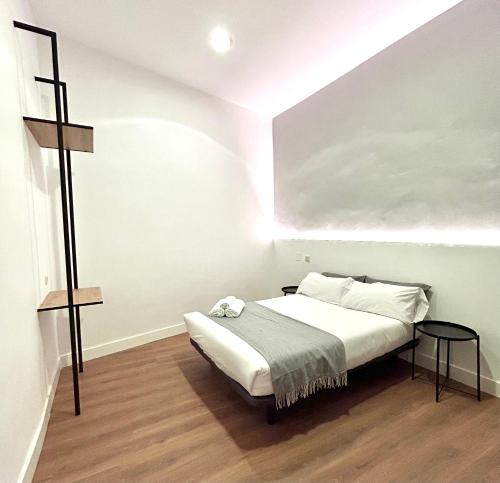 a bedroom with a bed in a room at H21 Rooms in Madrid
