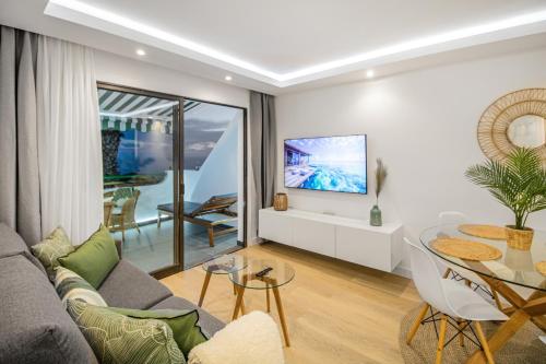 Seascape View Corona Rosa