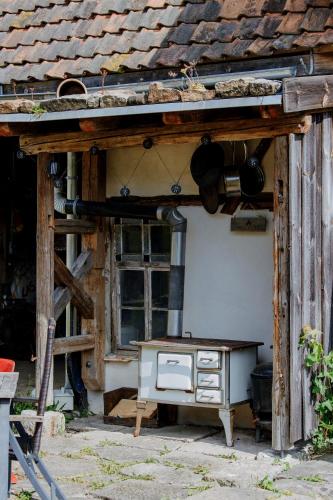 an old kitchen with a stove in a building at Ferienwohnung Linda in Ilmenau