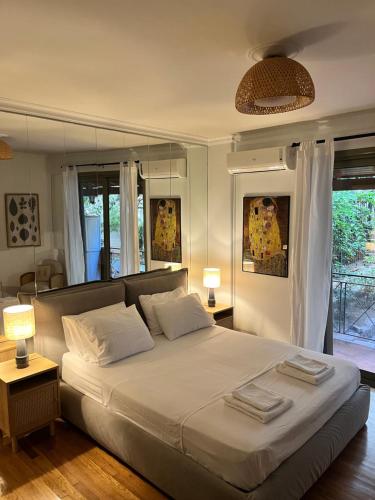 Quiet Apartment with Garden View in Kolonaki