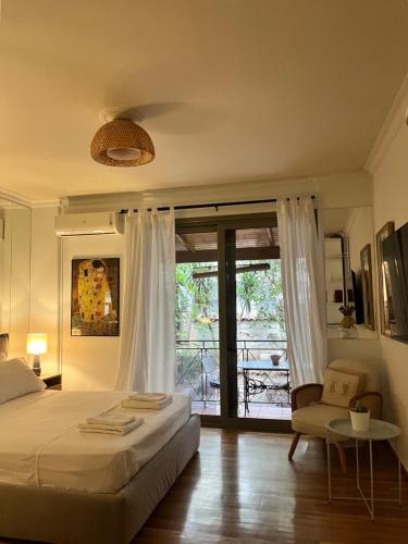 Quiet Apartment with Garden View in Kolonaki