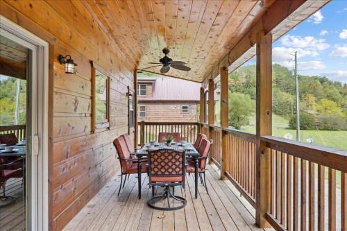 Balkón nebo terasa v ubytování Music Row Cabin