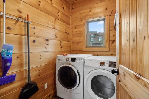 Gambar di galeri bagi MTN Top Luxe w/ Private Pool, Hot Tub, Pool Table di Waldens Creek