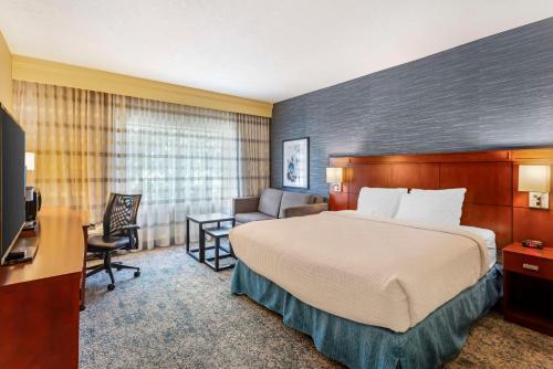 Postel nebo postele na pokoji v ubytování Best Western Plus Provo University Inn