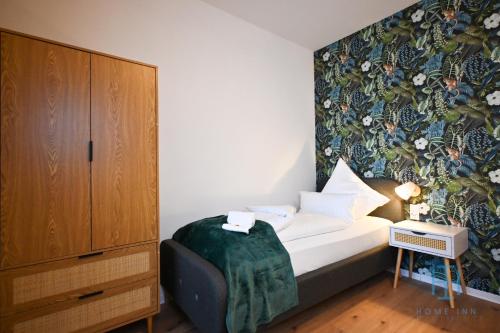 Postel nebo postele na pokoji v ubytování Home Inn Apartments - 301