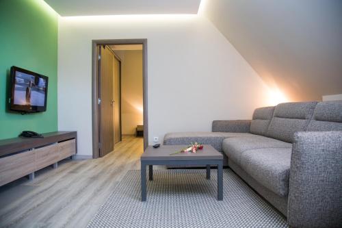 a living room with a couch and a table at Cozy Apartment in Vila Nikola in Kopaonik