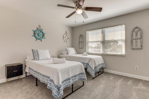 Katil atau katil-katil dalam bilik di Ponte Vedra Beach Getaway with Patio!