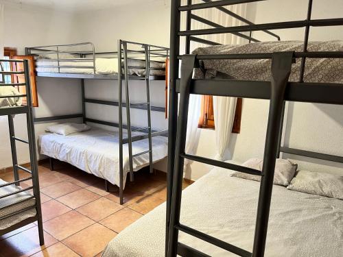 a room with two bunk beds and a bed at Villas de encanto in Vilamarxant