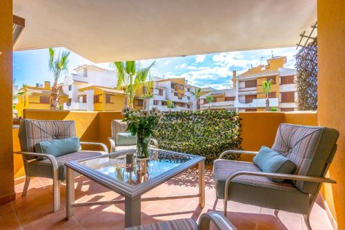 Punta Prima - Charming Spanish Apartment with South-Facing Terrace by the Sea