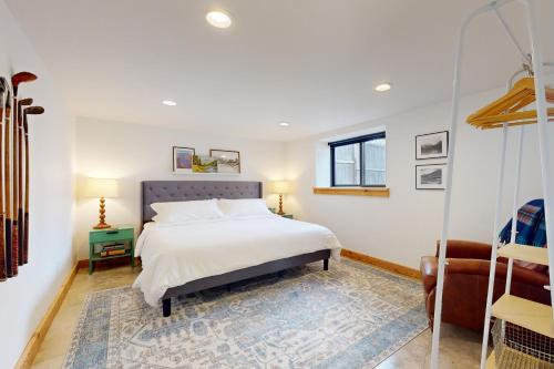 Postel nebo postele na pokoji v ubytování High County Cabin