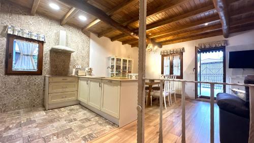 Køkken eller tekøkken på Casa Rural Rio la Puente