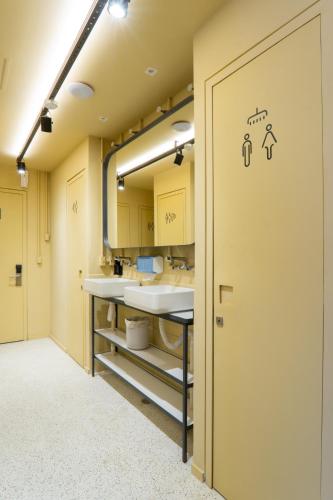 a bathroom with two sinks and a mirror at MEO! Hostel in São Paulo