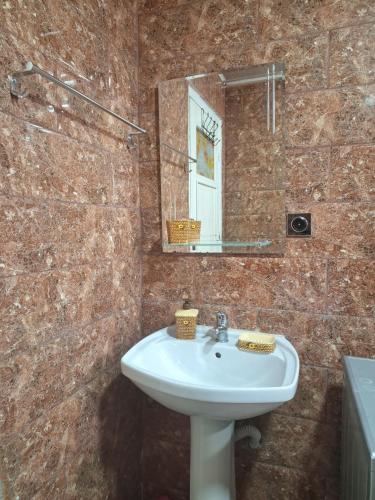 a bathroom with a sink and a mirror at superbe appartement F3 - 80m2 in Oran