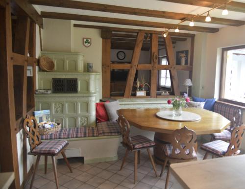 a kitchen with a table and chairs in a room at Gîte Vignoble de Cléebourg in Cleebourg