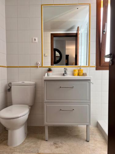 Punta Prima - Charming Spanish Apartment with South-Facing Terrace by the Sea