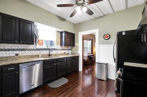 Nhà bếp/bếp nhỏ tại Pearl - A Birdy Vacation Rental