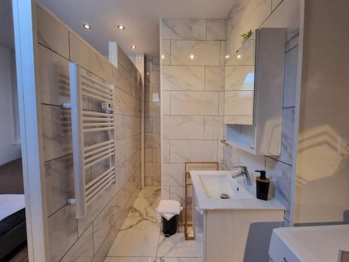 a small bathroom with a sink and a mirror at Elégance Provinoise aux pieds des remparts Classé in Provins