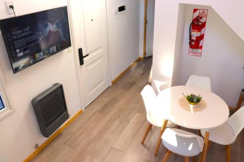 Televiisor ja/või meelelahutuskeskus majutusasutuses Cabaña en Bariloche para 4 pax