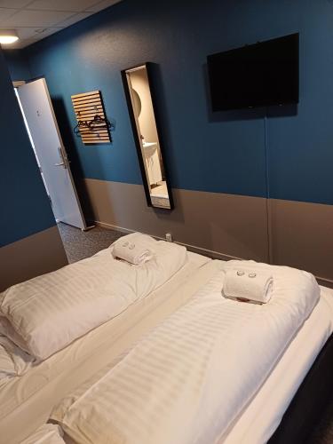 Postel nebo postele na pokoji v ubytování Room 4 in the center of Saeby with free parking