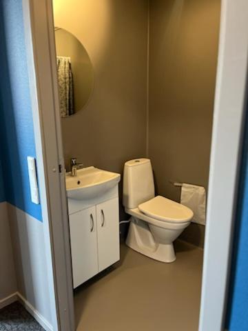 Koupelna v ubytování Room 4 in the center of Saeby with free parking