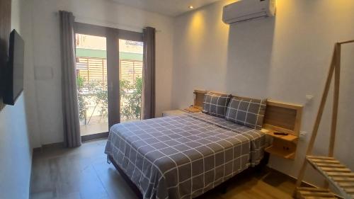 a bedroom with a bed and a large window at Pousada Solarium in Canoa Quebrada