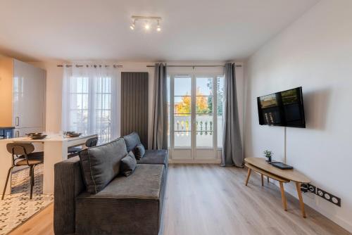 Photo de la galerie de l'établissement MAG II - NEW Charming apartment 10 minutes from Disneyland Paris - WIFI PARKING FREE, à Serris