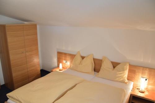 Giường trong phòng chung tại Mitterstererhof