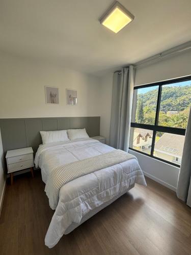 En eller flere senge i et værelse på Apartamento Novo 3,3 Km da Villa Germânica