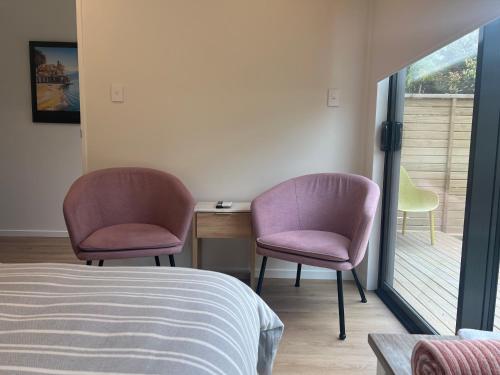 Voodi või voodid majutusasutuse Waverly Place - Unique One Room Apartment toas