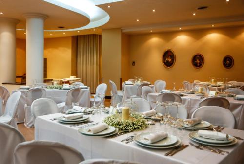 Εστιατόριο ή άλλο μέρος για φαγητό στο Hotel Serenella