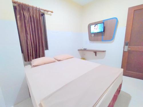 Ένα ή περισσότερα κρεβάτια σε δωμάτιο στο Golden Inn Ambon