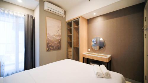 Ένα ή περισσότερα κρεβάτια σε δωμάτιο στο Simple 2BR Connected to Mall at Anderson Supermall Mansion Apartment By Travelio