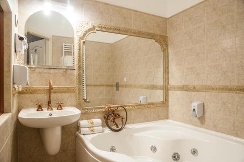 A bathroom at Cotton House Hotel Budapest