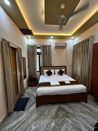 a bedroom with a large bed in a room at Kashyaam Inn in Varanasi