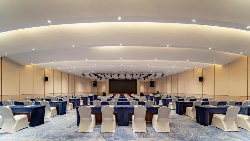 Konferenční prostory v ubytování Holiday Inn Hainan Xiangshui Bay by IHG