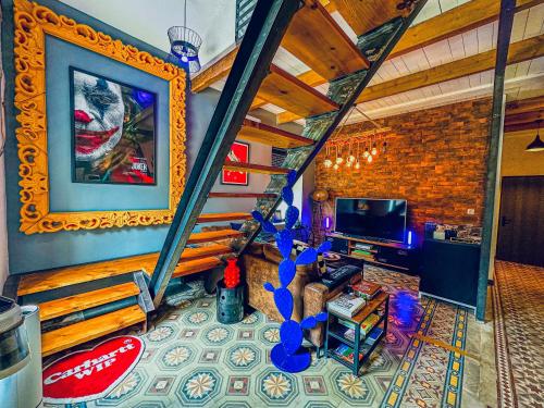 TV a/nebo společenská místnost v ubytování Loft Modern avec Jardin Piscine et Pool House
