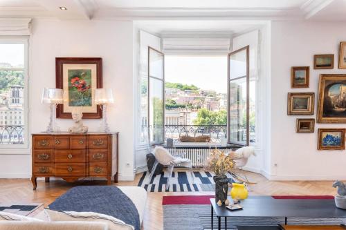 Panorama - Magnificent flat with breathtaking view of Fourvière Basilica
