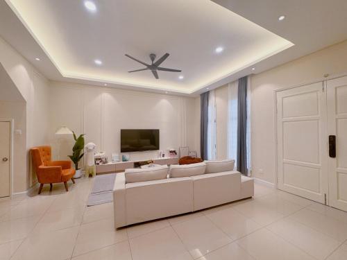Gallery image of Brand new house with Karaoke room near to jonker Netflix 18 pax by Doraee Home in Melaka