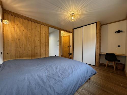 a bedroom with a bed and a cabinet and a chair at Chalet de montagne Sant Feliu Feliu à Dorres in Dorres