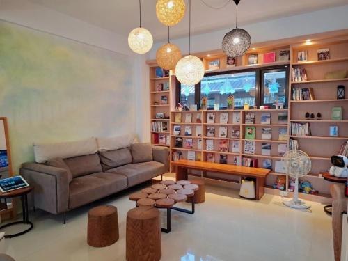 a living room with a couch and a book shelf at Sunrise Inari B&B in Dongshan