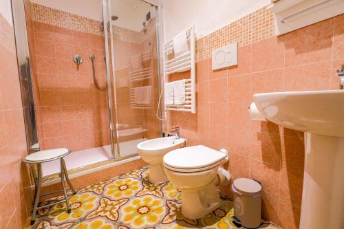 a bathroom with a toilet and a shower and a sink at White Lerici in Lerici