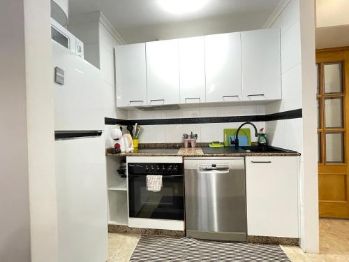 Superior La Playa, 2 Baths, Air Condition, Side Sea View, Mandatary service fee 85 EUR not included!