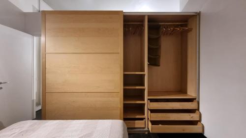 a bedroom with a bed and a closet at Intero appartamento fronte Ospedale San Raffaele in Segrate