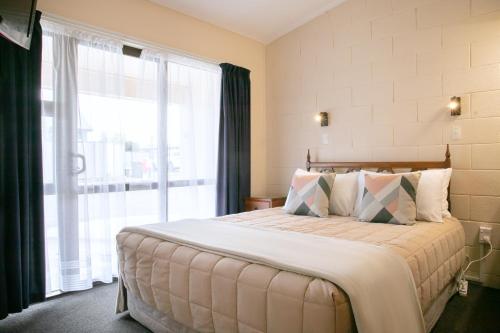 Postel nebo postele na pokoji v ubytování Tuki Tuki Motel