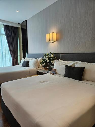 Ein Bett oder Betten in einem Zimmer der Unterkunft The Langkawi Luxury
