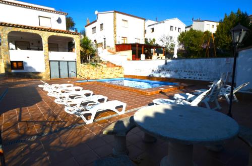 Πισίνα στο ή κοντά στο Villa Fernando 12 personas 8km Lloret de Mar