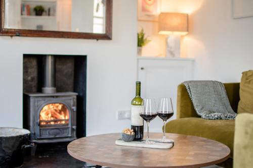 a living room with wine glasses and a fireplace at Stylish flat in Shoreditch, Private Roof Terrace in London