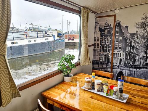Gallery image of Neptune Boatique Hotel Amsterdam OLD in Amsterdam