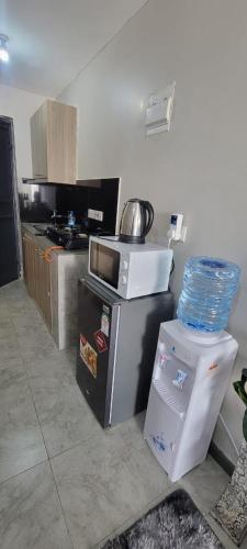 a kitchen with a stove and a refrigerator at Tsavo Lifestyle One bedroom in Nairobi