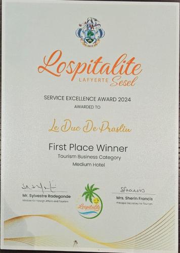 Majutusasutuses Hotel Le Duc de Praslin olev sertifikaat, autasu, silt või muu dokument